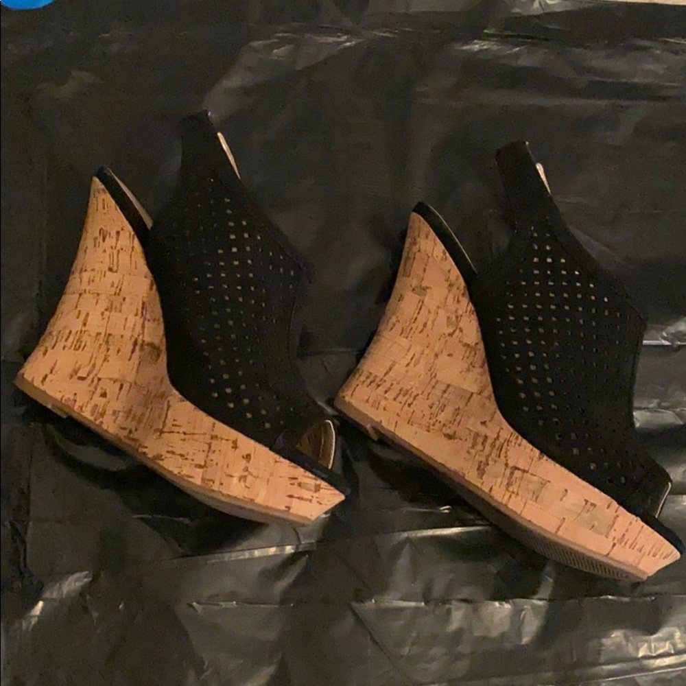 Heels - Picture 3 of 3